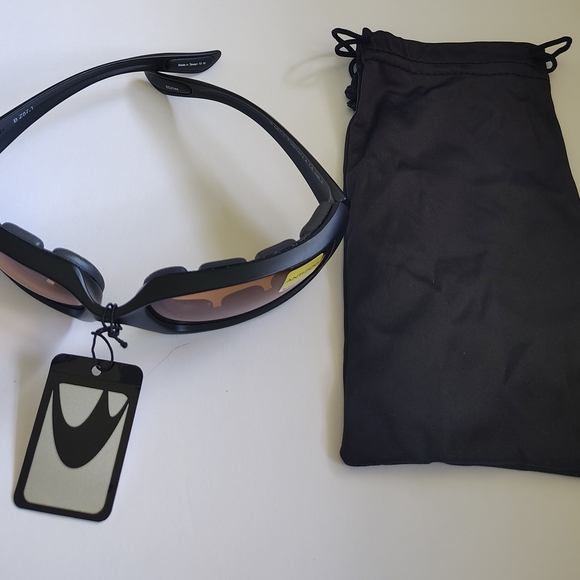 Stylish Black Sunglasses with Case - Picture 1 of 1